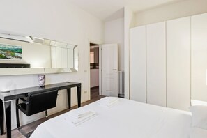 1 slaapkamer, een strijkplank/strijkijzer, wifi