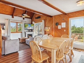 Dining - Eureka: 50ft to Beach, Ocean Views, Cozy Retreat (Corolla)