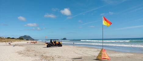 Beach nearby, sun-loungers, beach towels