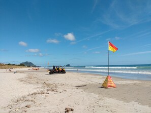 Beach nearby, sun-loungers, beach towels