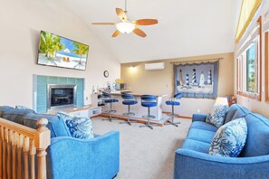 TV, table football - Destiny: Pool, Hot Tub, Walk to Beach OBX (Corolla)