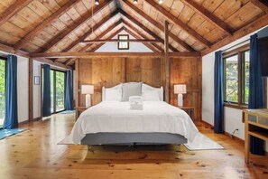 5 bedrooms, iron/ironing board, WiFi, bed sheets - Steps to Freshwater Beach Kayaks Sauna! (Brewster)