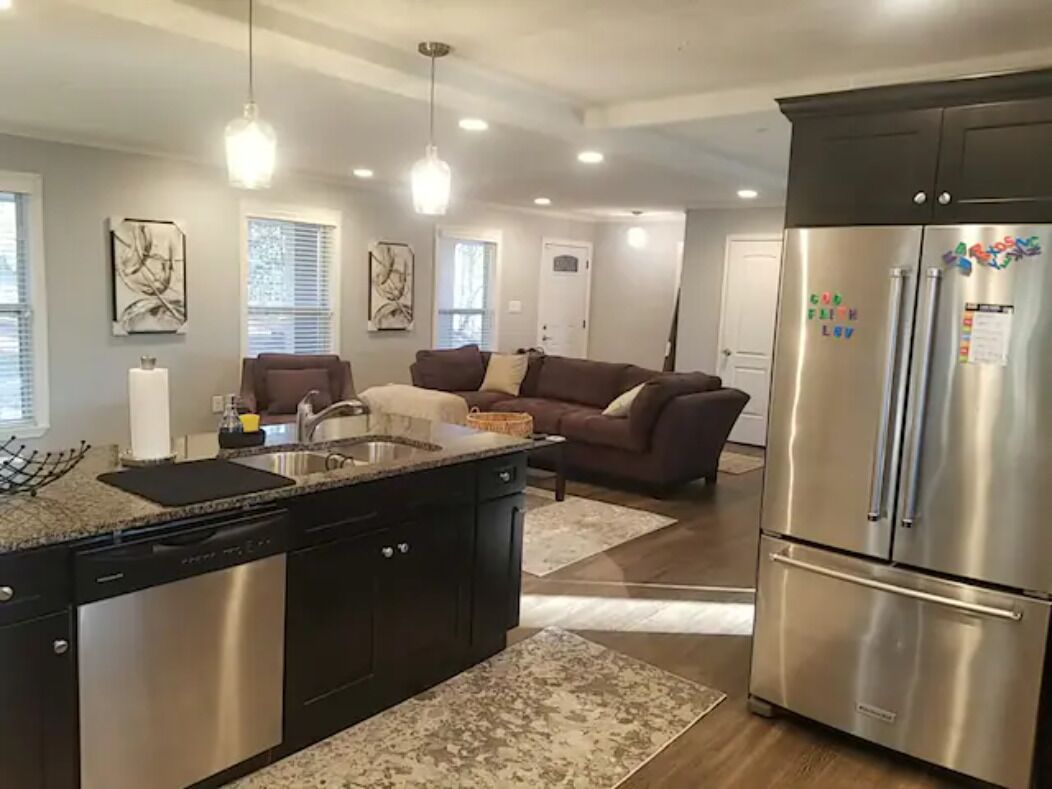 Tranquil, fully loaded, family friendly getaway, fast Wi-Fi near Atlanta