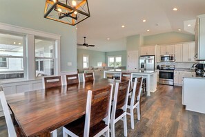 Dining - Beach Haven: 3-Min Walk Beach, Pool, Hot Tub (Kitty Hawk)