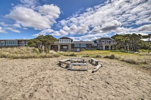 Property grounds - Coastal Oregon Retreat w/ Grill: 11 Mi to Astoria! (Warrenton)
