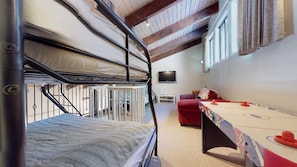 3 bedrooms, WiFi, bed sheets - Pet Friendly | Close to Lifts | Spacious | Garage Access | Angel Fire Commons C8 (Angel Fire)