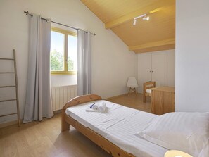 5 chambres, fer et planche à repasser, Wi-Fi, draps fournis
