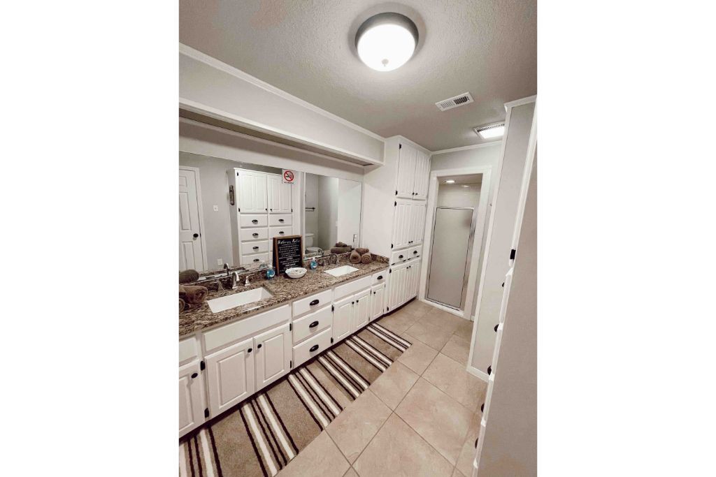 Lake Whitney Blue House Large Group Getaway Sleeps 20 (Lake access)