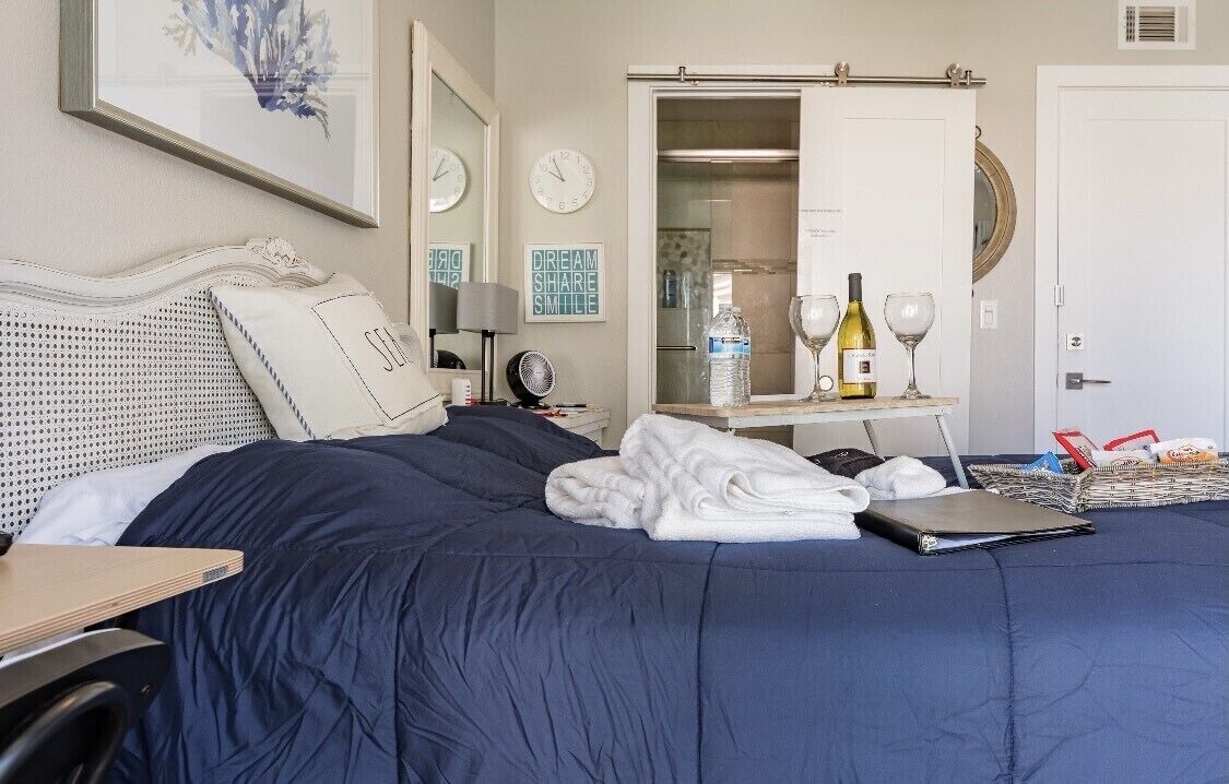 Serene Del Mar Beach Private Entrance 1 BD 1 BA Suite.