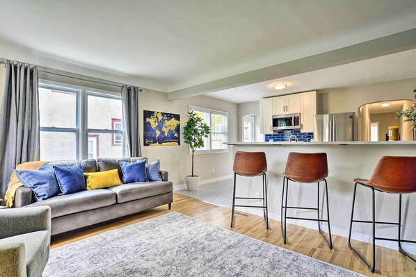 TV - Cozy Home: WiFi, Parking, 5 Mi to Dtwn Mpls! (Minneapolis)