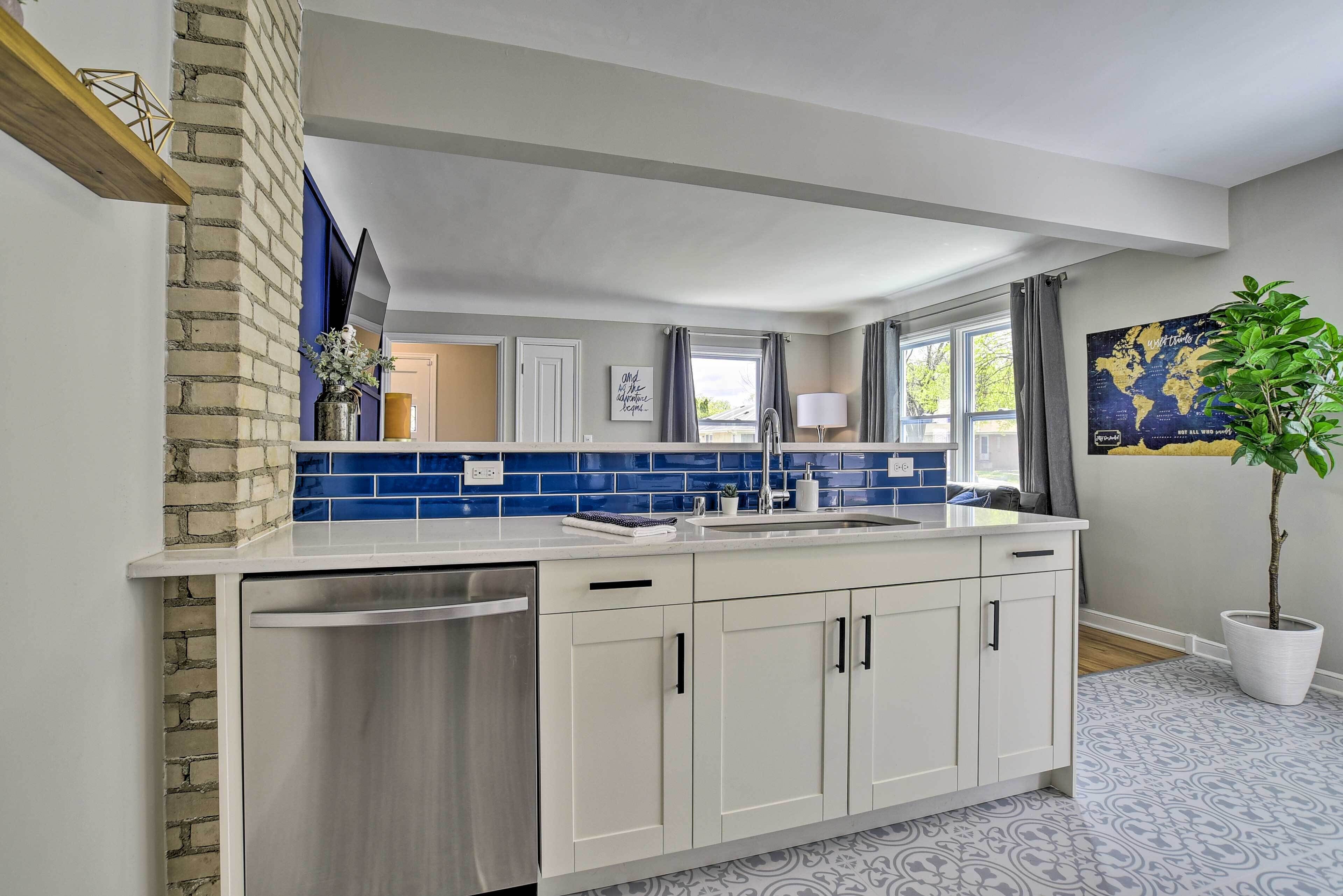 Cozy Home: WiFi, Parking, 5 Mi to Dtwn Mpls!