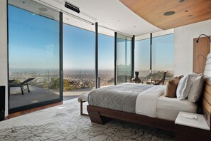 5 bedrooms, iron/ironing board, free WiFi, bed sheets