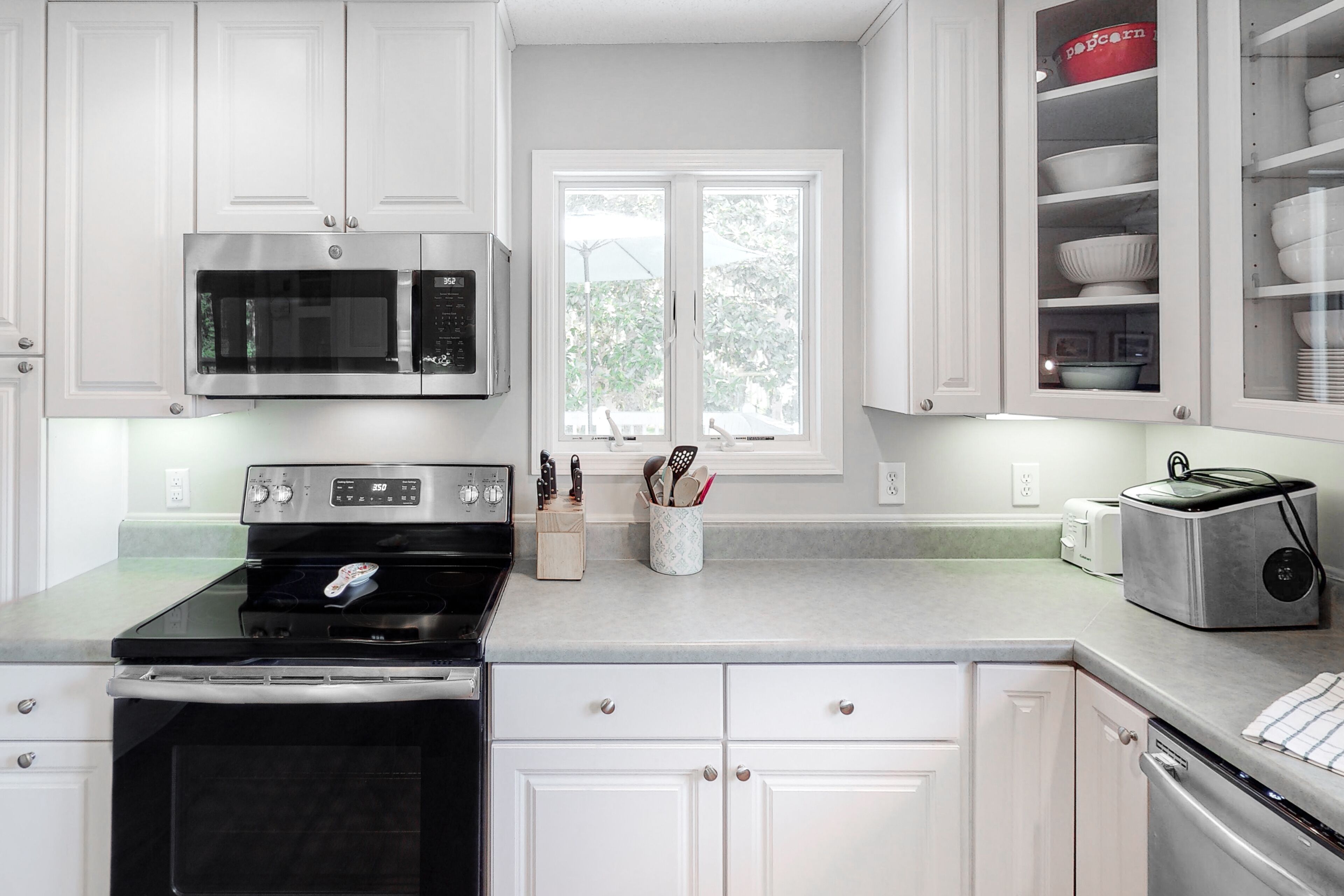 Beautiful and Dog-Friendly Home w/Private W/D, Free WiFi, & Patio - Near Beach