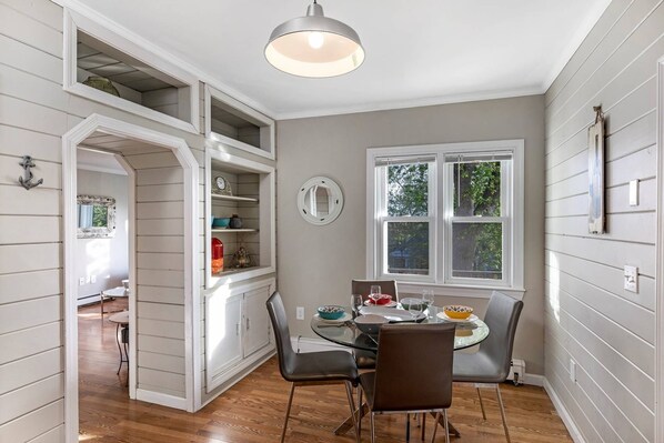 Huoneisto (Ames for Fun) | Ruokailu omassa huoneessa