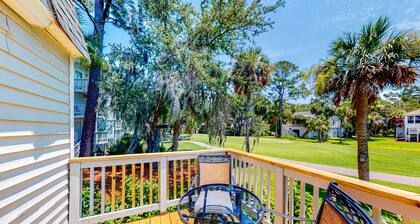 First-floor, dog-friendly condo in golf course setting with back deck & W/D