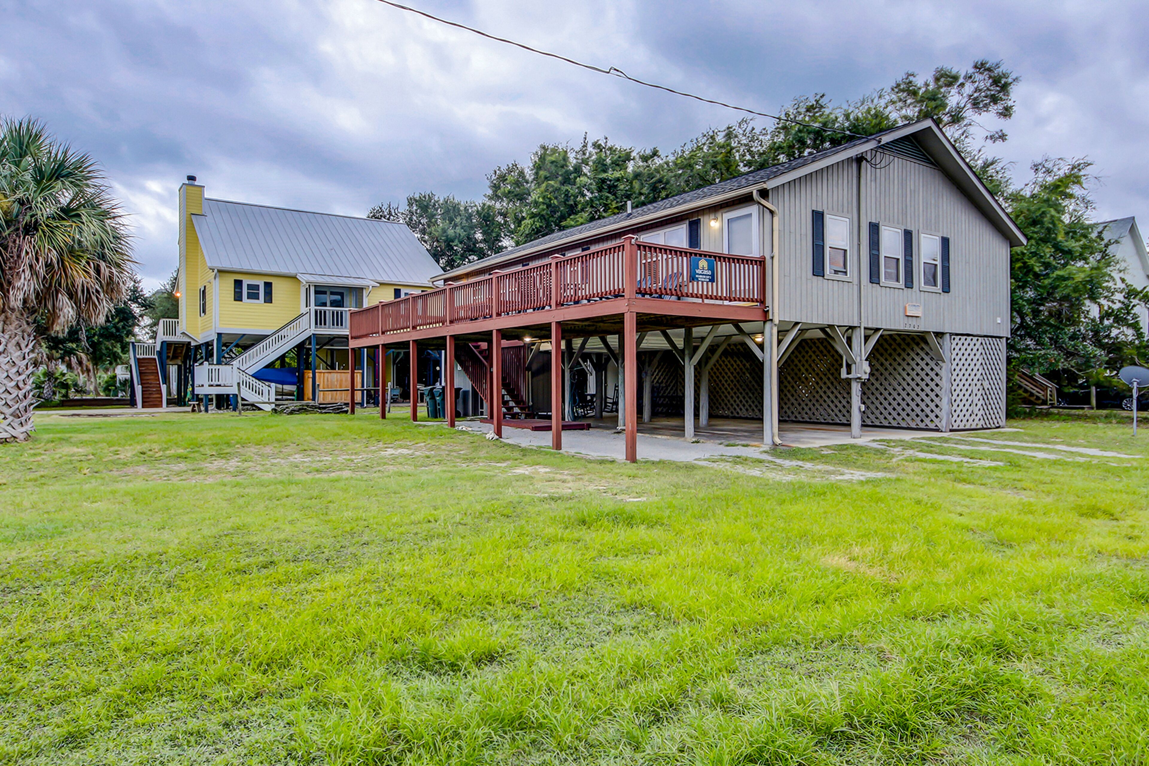 Family-Friendly Home 2 Blocks from the Beach w/ Free WiFi & Sun Deck