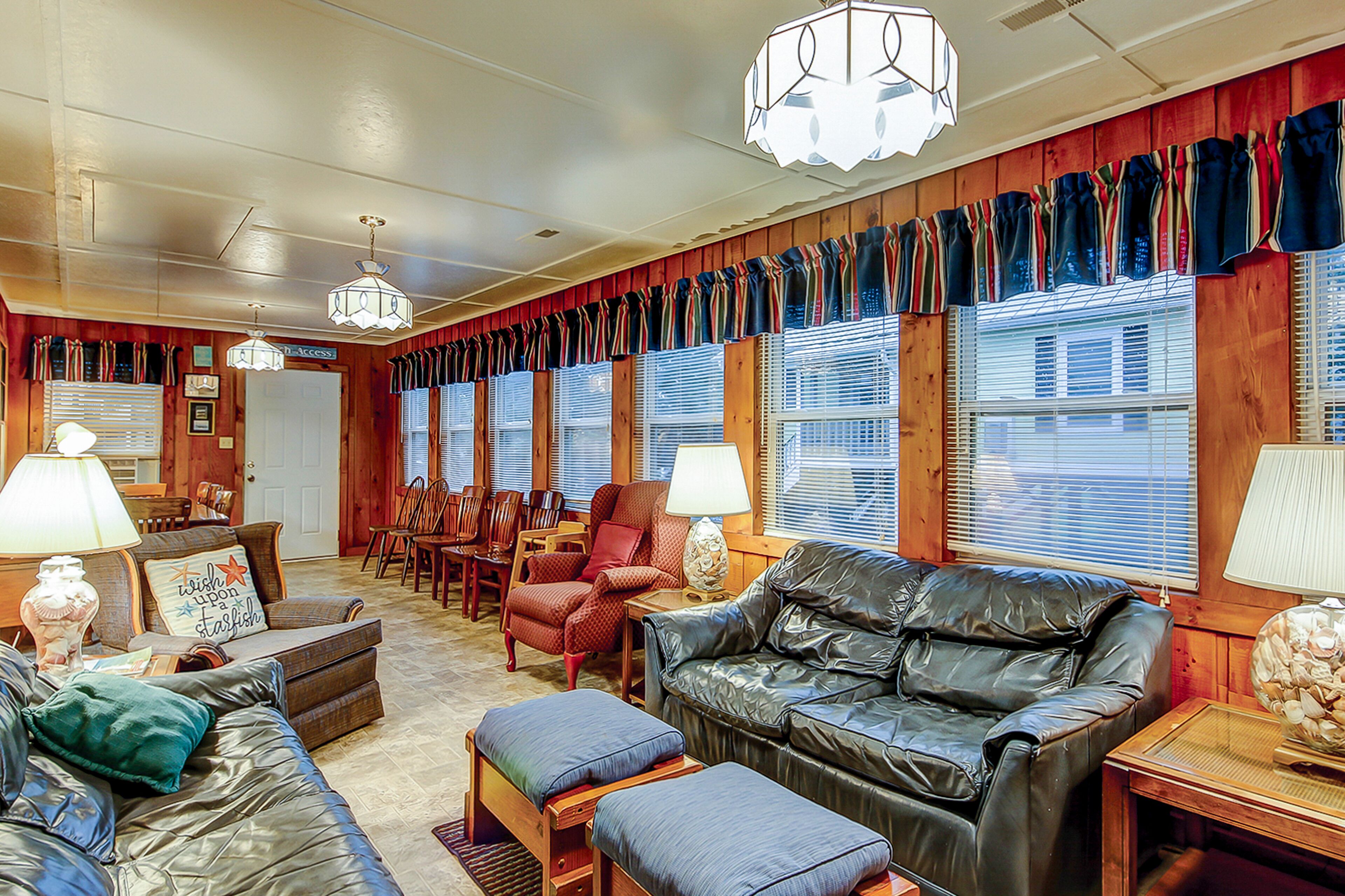 Family-Friendly Home 2 Blocks from the Beach w/ Free WiFi & Sun Deck