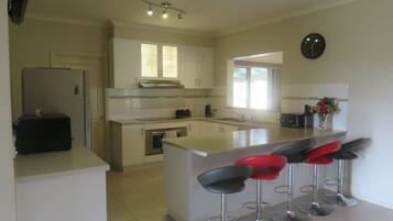 KylskÄp, mikrovÄgsugn, ugn och diskmaskin