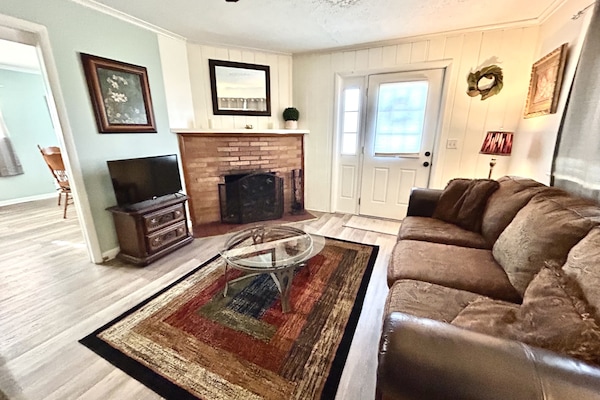 Working fire place, Roku tv and Wi-Fi