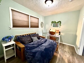 3 bedrooms, desk, iron/ironing board, free WiFi