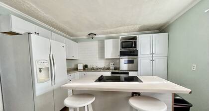 Cute, Cozy Home! Only ONE Block From Mercy!