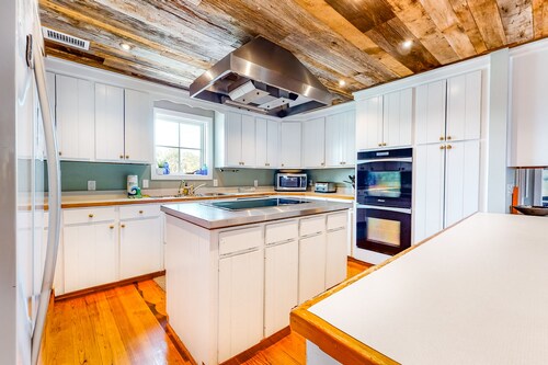 Beach Across the Street Spacious Home w/ Great Porches, WiFi, Washer/Dryer