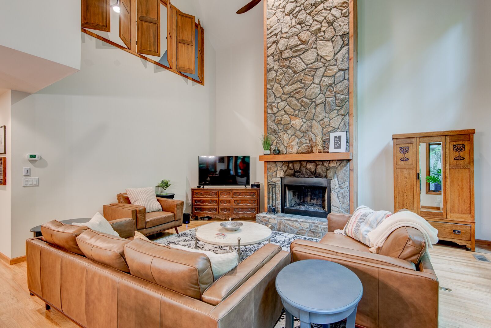 Havenwood - Lovely Home in Yonahlossee with waterfalls in the creek behind the house