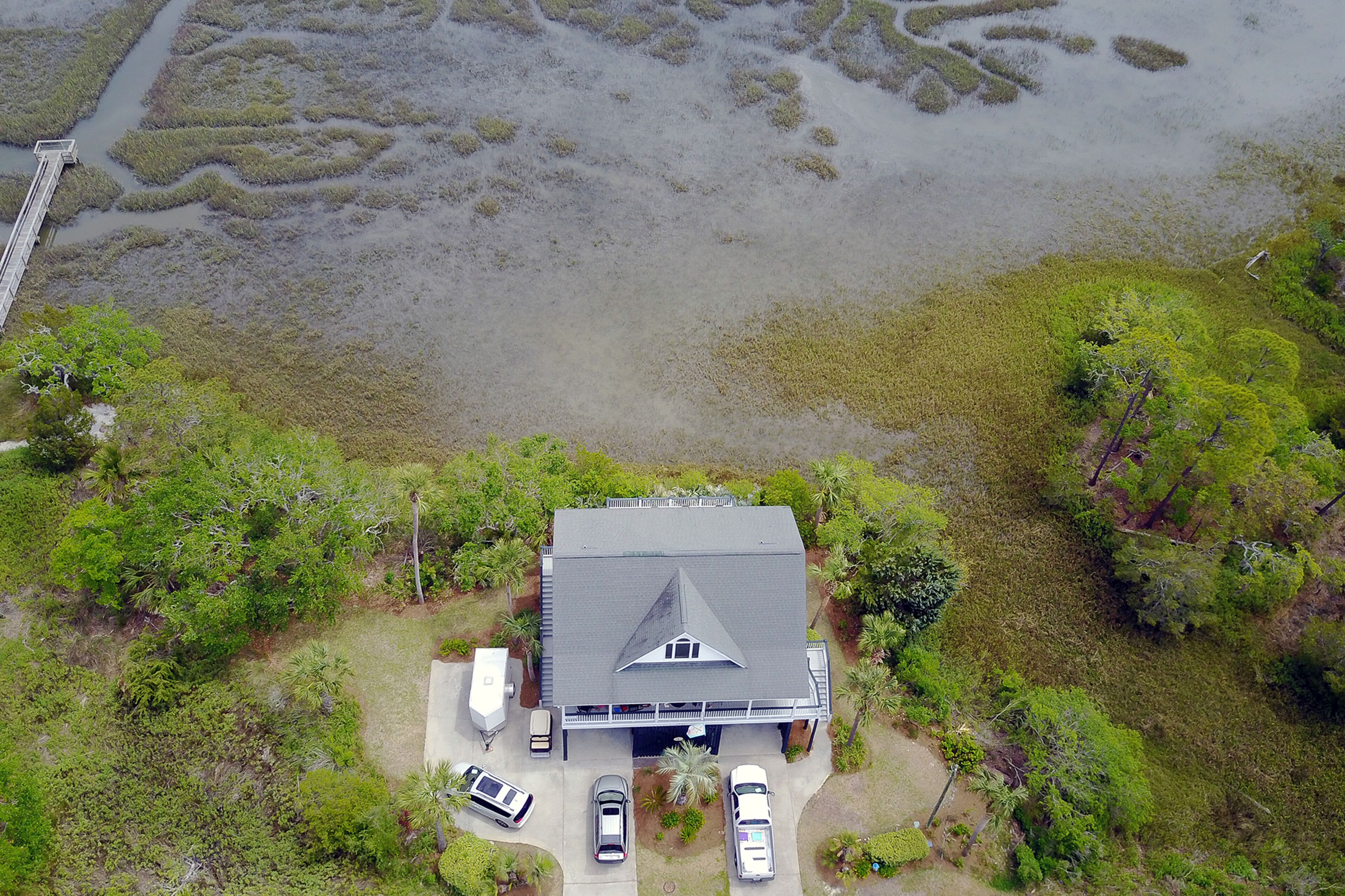 Lovely house 3 blocks to beach w/great salt marsh views, decks, screened porch
