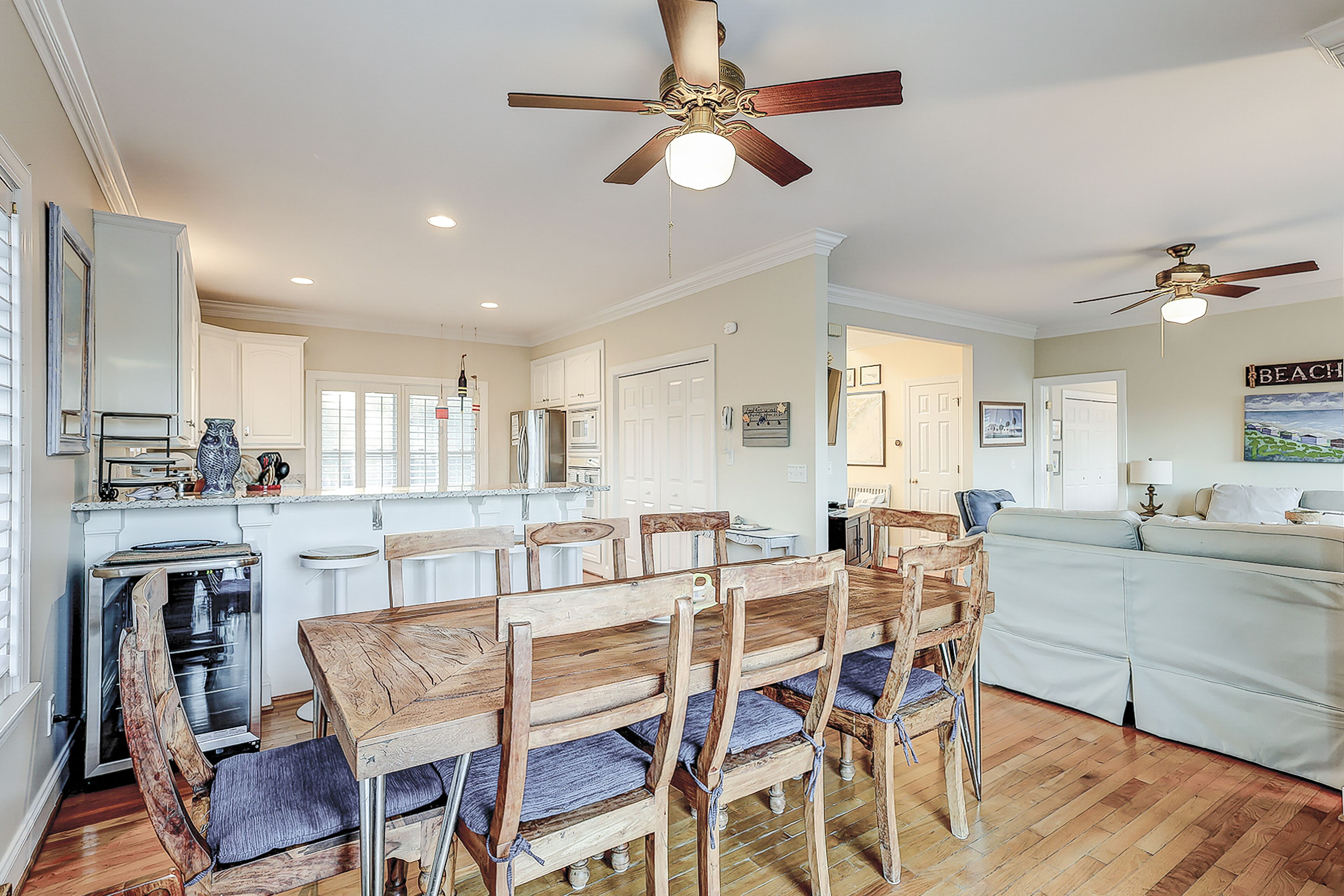 Lovely house 3 blocks to beach w/great salt marsh views, decks, screened porch