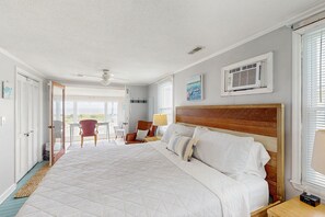 4 bedrooms, iron/ironing board, Internet, bed sheets