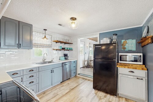 Dog-Friendly, Ocean View Home w/ WiFi & Laundry - Steps from the Beach