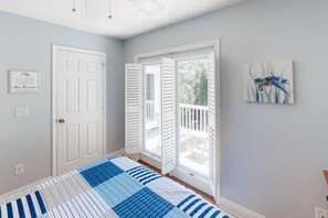 4 bedrooms, iron/ironing board, Internet, bed sheets