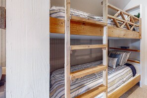 6 habitaciones, tabla de planchar con plancha, internet y ropa de cama