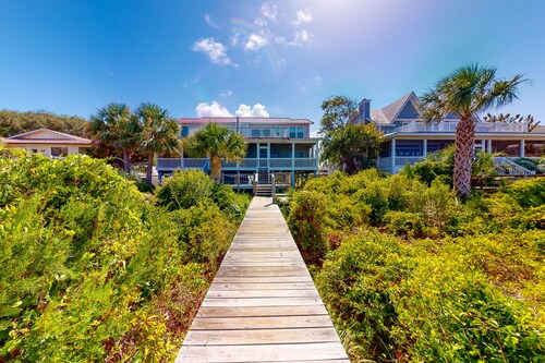 Quiet, oceanfront home with W/D, balcony, patio & great views - dog-friendly