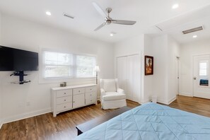 5 bedrooms, iron/ironing board, free Internet, bed sheets