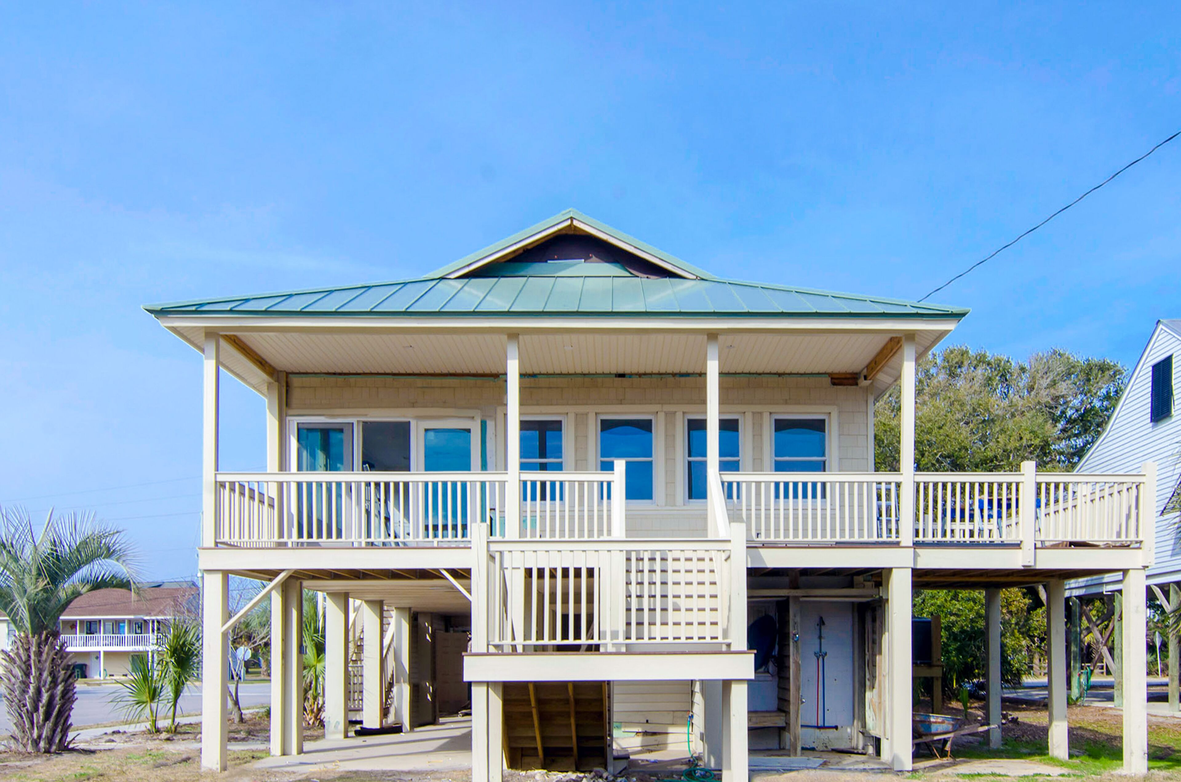 Bright, Modern Home 1 Block From Beach w/ AC, WiFi, W/D, Balcony
