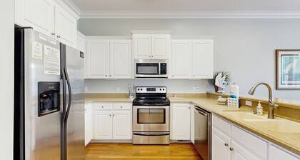 Bright & Welcoming House Near Beach and Golf w/Free WiFi & Private W/D