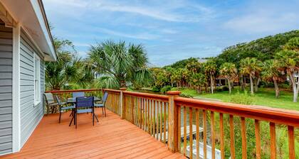 Lovely, Dog-Friendly House Close to Beach w/Free WiFi, Central AC, Private Pool