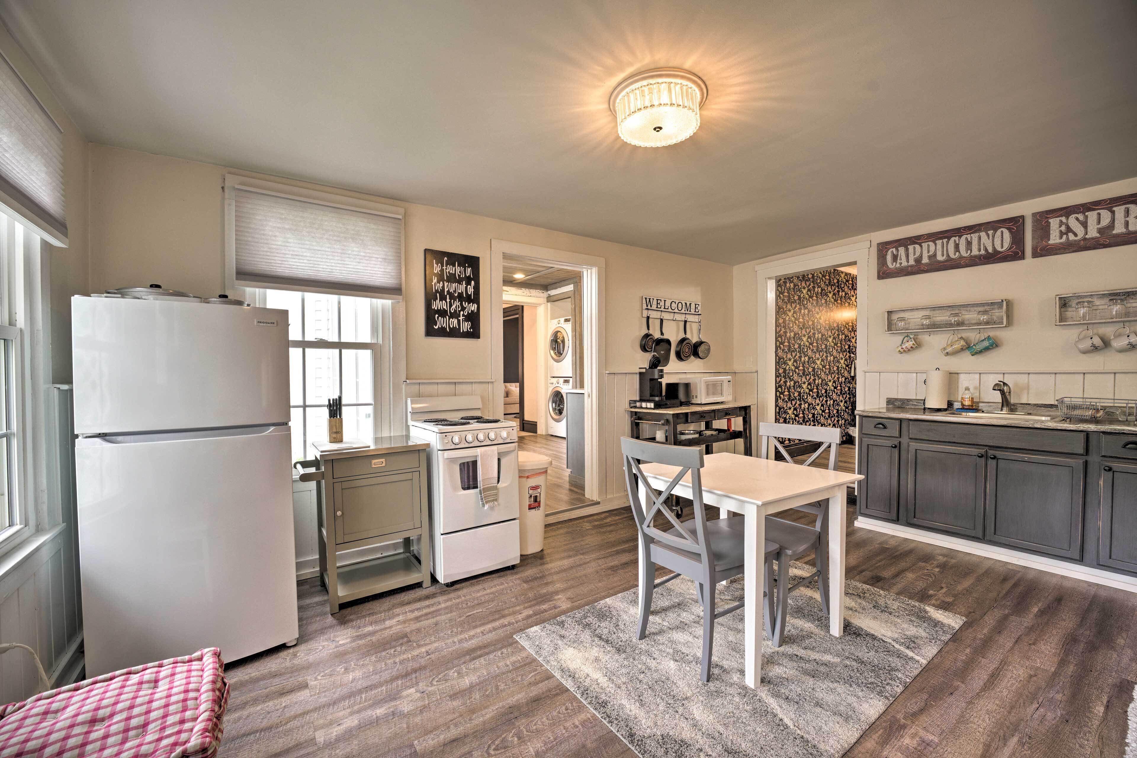 Romantic Country Apt by Lake Erie & Wineries!