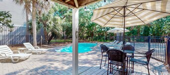 Ocean-view dog-friendly home across street from beach with private pool, W/D, AC