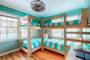 6 habitaciones, tabla de planchar con plancha, wifi y ropa de cama