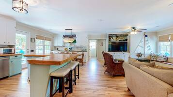 Geladeira, micro-ondas, fogão, cooktop