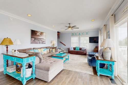 Dog-Friendly House Across the Street From Beach w/Private Pool, WiFi, AC, Patio