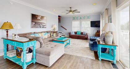 Dog-Friendly House Across the Street From Beach w/Private Pool, WiFi, AC, Patio