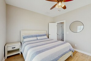 4 bedrooms, iron/ironing board, internet, bed sheets