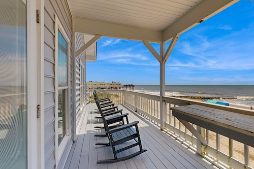 Newly renovated beachfront house w/Patio, Free WiFi, Private W/D, AC