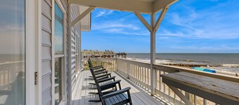 Newly renovated beachfront house w/Patio, Free WiFi, Private W/D, AC