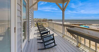 Newly renovated beachfront house w/Patio, Free WiFi, Private W/D, AC