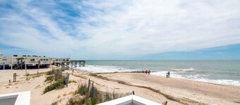 Newly renovated beachfront house w/Patio, Free WiFi, Private W/D, AC