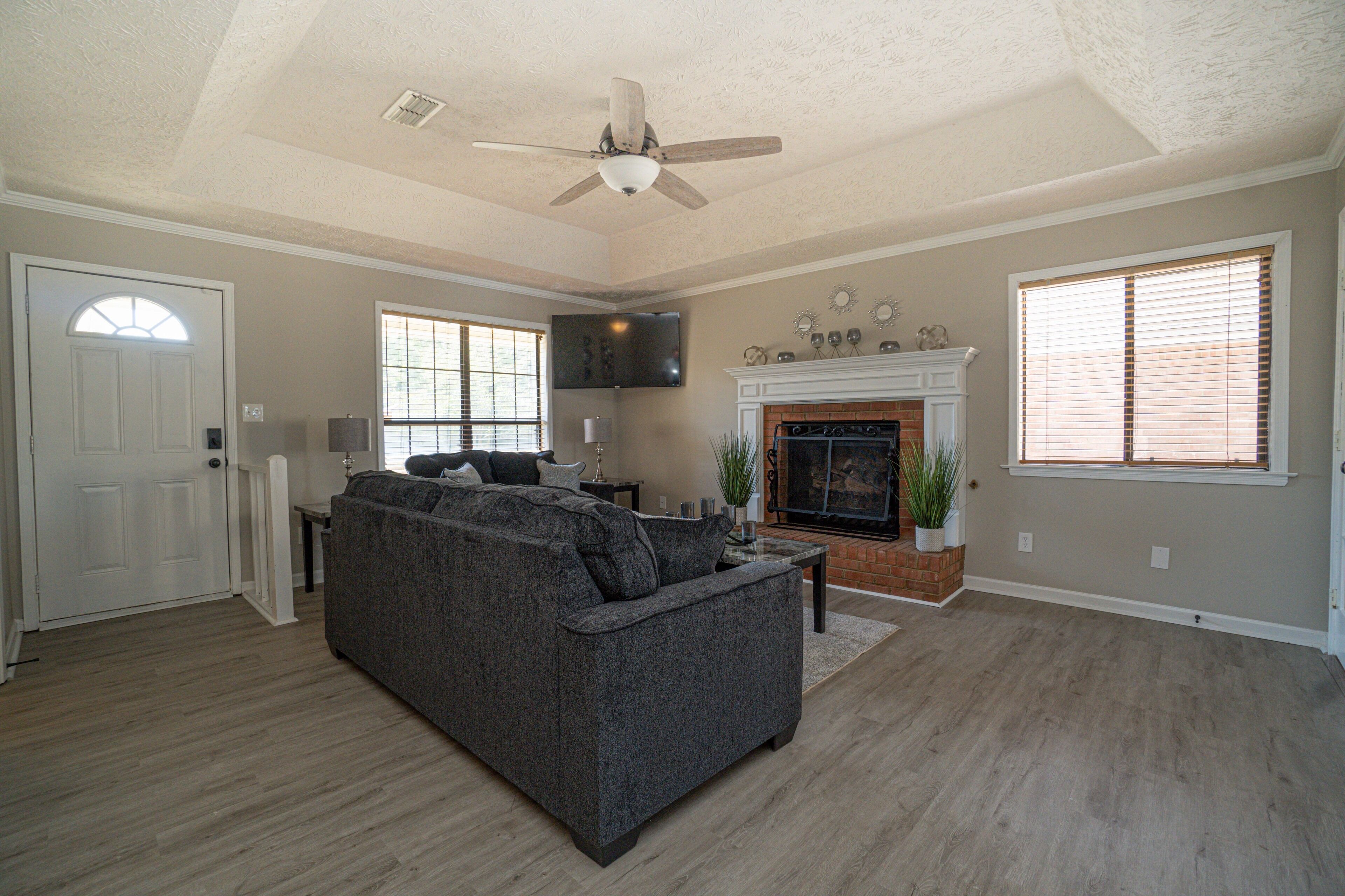 Welcoming Woodmere Wonder, WiFi, Pool & Parking